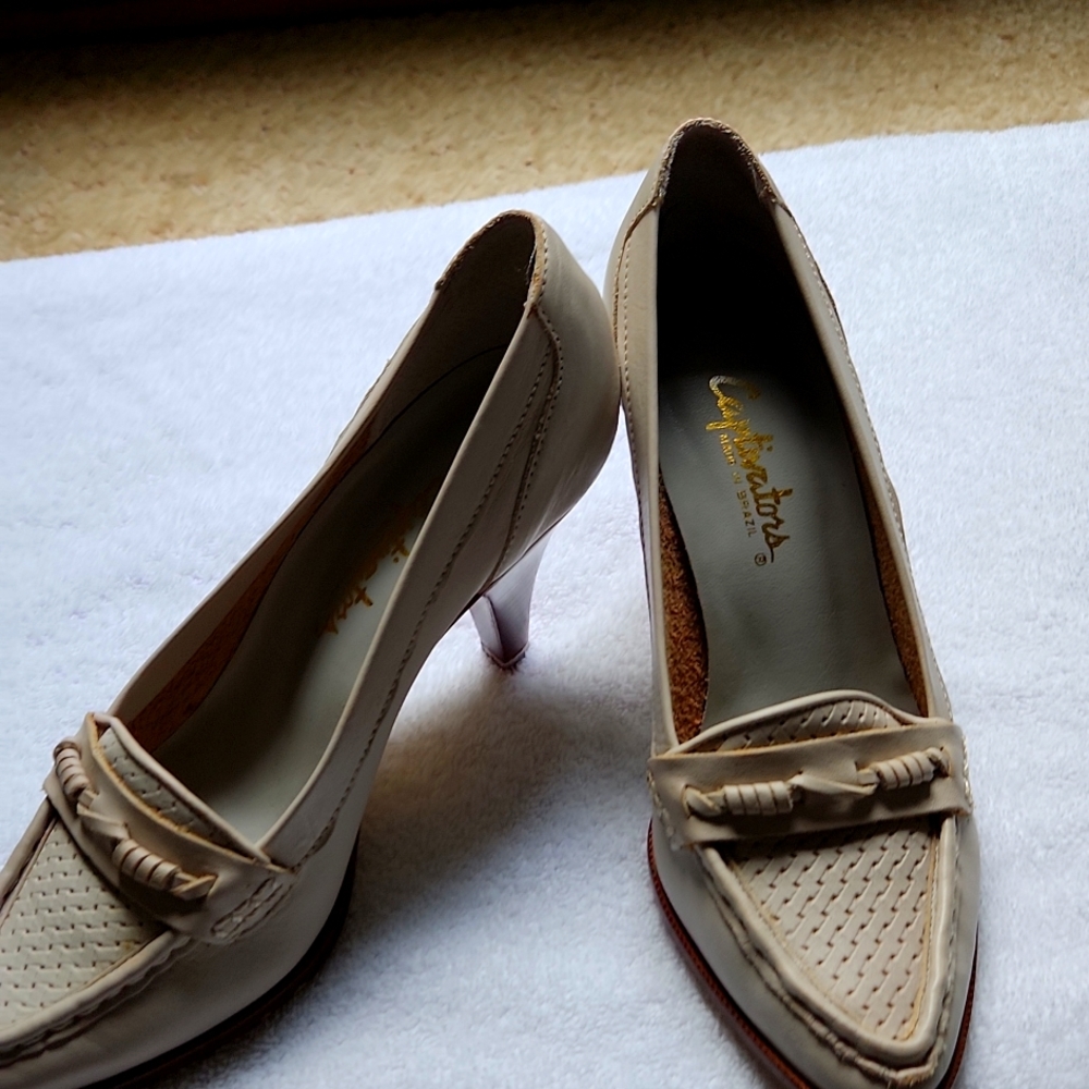 NEW.  GRAY LEATHER SPIKE HEELS.  SIZE 7 1/2 B